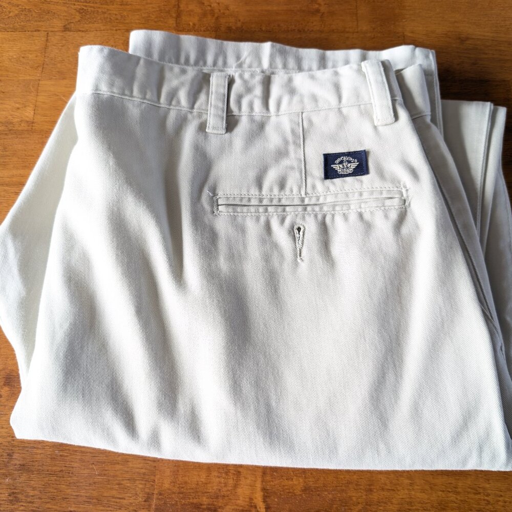 Dockers pleated Khakis mens 40x32